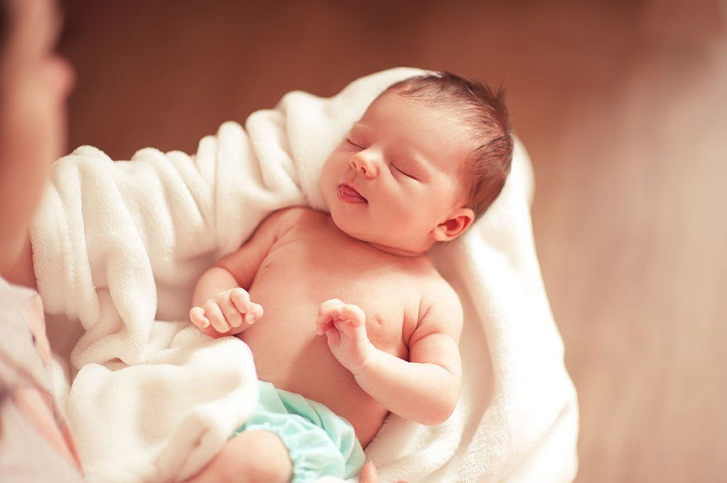 Sự phát triển của trẻ 12 tuần tuổi sau sinh