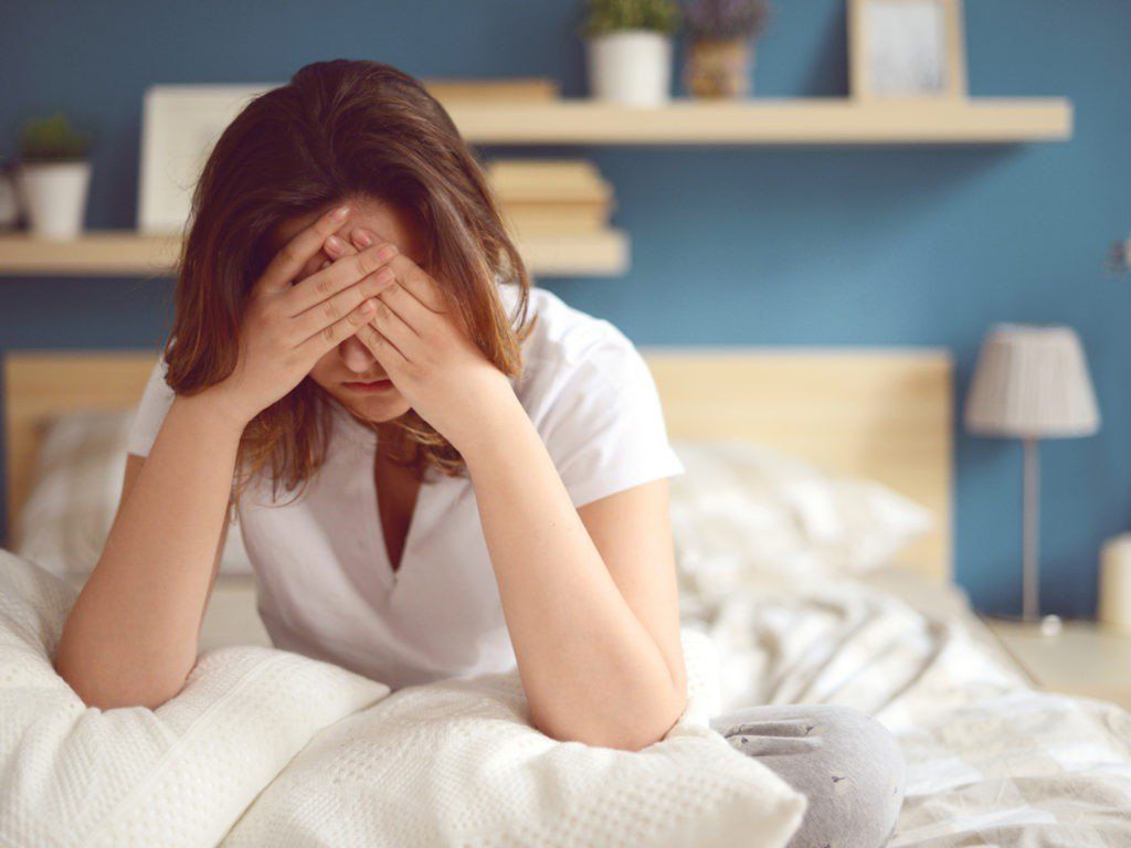 Các yếu tố nguy cơ và nguyên nhân mất ngủ | Vinmec