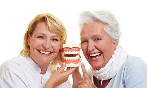 Chăm sóc răng cho người già là điều vô cùng cần thiết, đem lại cuộc sống chất lượng