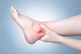Động mạch bị tắc nghẽn trong bệnh động mạch ngoại vi có thể gây ra đau chân
