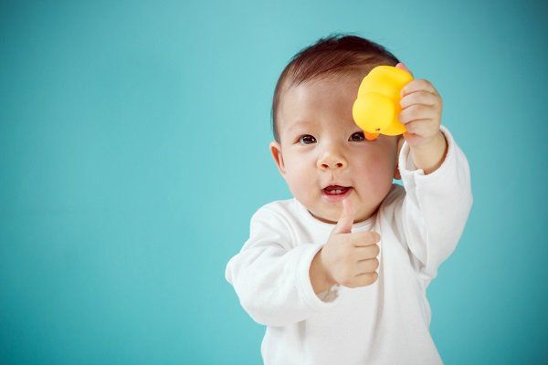 Trẻ 11 tháng tuổi: Chế độ dinh dưỡng và chăm sóc răng miệng | Vinmec