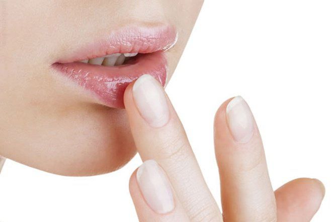 16 Natural Ways to Lighten Dark Lips