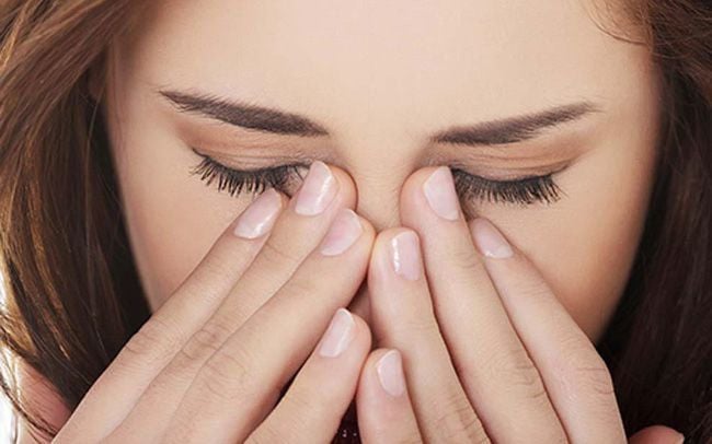 Tác hại của dụi mắt | Vinmec