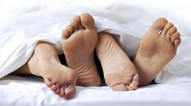 Quan hệ tình dục quá sức gây nhiều tác hại sức khỏe | Vinmec