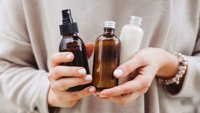 Dùng mỹ phẩm chứa hương thơm có tốt không? | Vinmec
