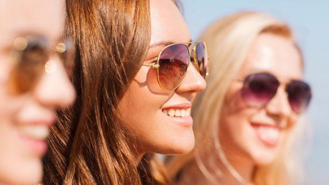 Vì sao chúng ta nên đeo kính râm? | Vinmec