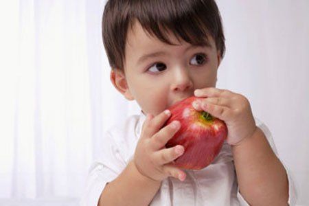 
Thực đơn cho bé 5 tuổi cần được bổ sung trái cây và rau quả
