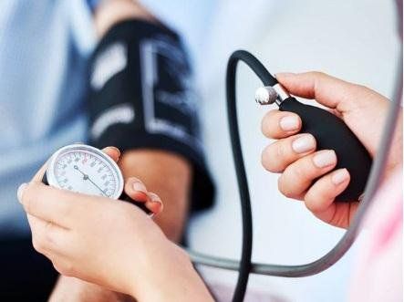 Giải đáp tại sao tăng huyết áp gây nhồi máu não?