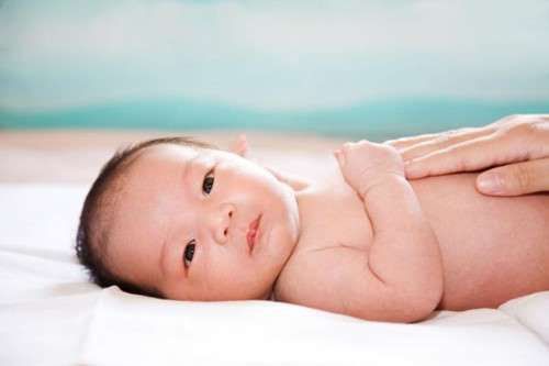 
Rối loạn nhịp tim ở trẻ em có thể phát hiện qua thăm khám
