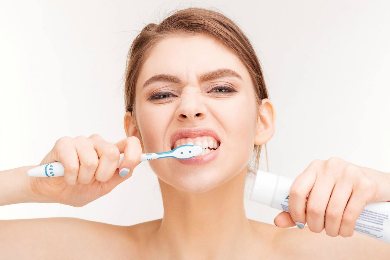 8 sai lầm khi đánh răng bạn cần tránh | Vinmec