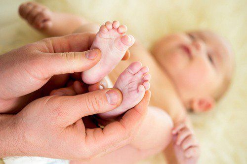 Massage cho trẻ sơ sinh giúp bé thư giãn và dễ ngủ