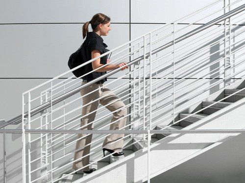Khi leo cầu thang tim đập nhanh, vì nó phải hoạt động liên tục