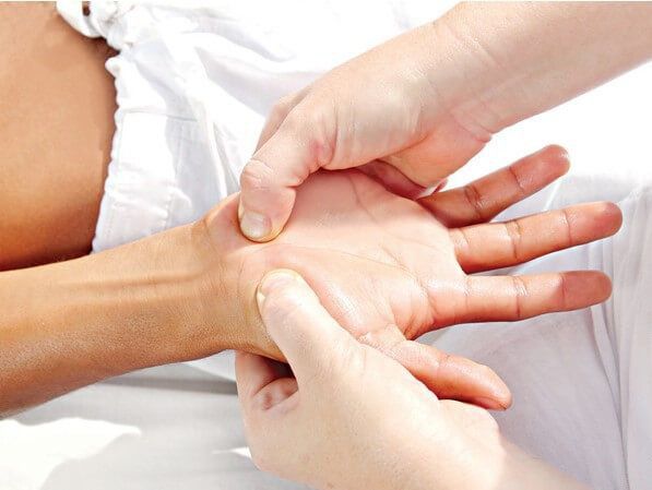 T&igrave;m hiểu c&aacute;c huyệt tr&ecirc;n b&agrave;n tay | Vinmec