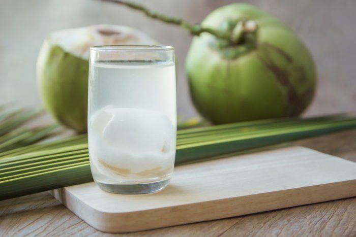 Uống nước dừa có tác dụng gì? | Vinmec