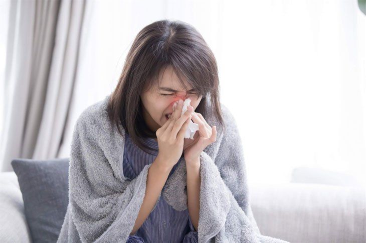 Nghẹt mũi kéo dài là một trong những dấu hiệu cần lưu tâm của ung thư mũi 