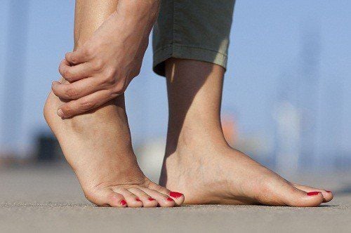 What should individuals with gout avoid in their diet? 