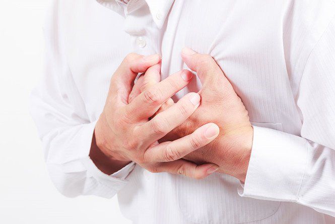 Cảm giác tổn thương trái tim bạn cần lưu ý | Vinmec