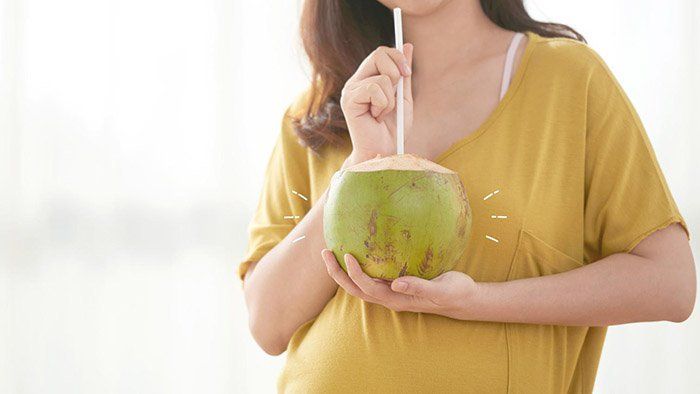 Có thai uống nước dừa được không? | Vinmec