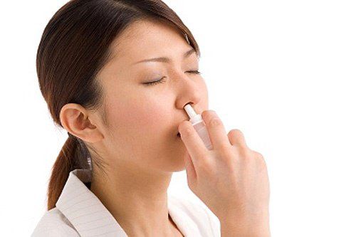 Lưu ý khi dùng thuốc xịt mũi cho phụ nữ cho con bú