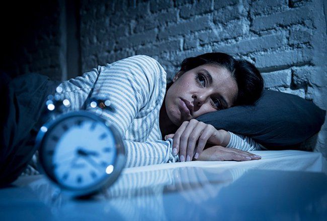 Tại sao bạn cứ thức dậy v&agrave;o l&uacute;c 3 giờ s&aacute;ng? | Vinmec