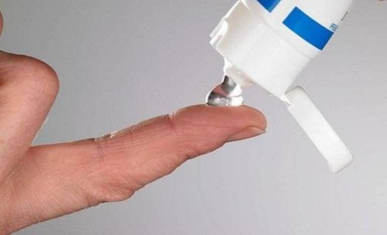 Có nên dùng thuốc bôi chống ê buốt răng? | Vinmec
