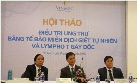Hình ảnh: GS Terunuma - Giám đốc Viện liệu pháp sinh học Nhật Bản (người ngồi giữa) đại diện đơn vị chuyển giao chia sẻ hiệu quả liệu pháp AIET và GS.TS Nguyễn Thanh Liêm -Viện trưởng Viện Nghiên cứu tế bào gốc Vinmec, Chủ nhiệm đề tài nghiên cứu ứng dụng tế bào miễn dịch trong hỗ trợ điều trị ung thư tại Vinmec, đại diện đơn vị tiếp nhận công nghệ.