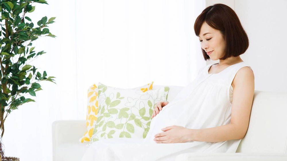Pregnant women should strive to relax and maintain a positive mindset. 

