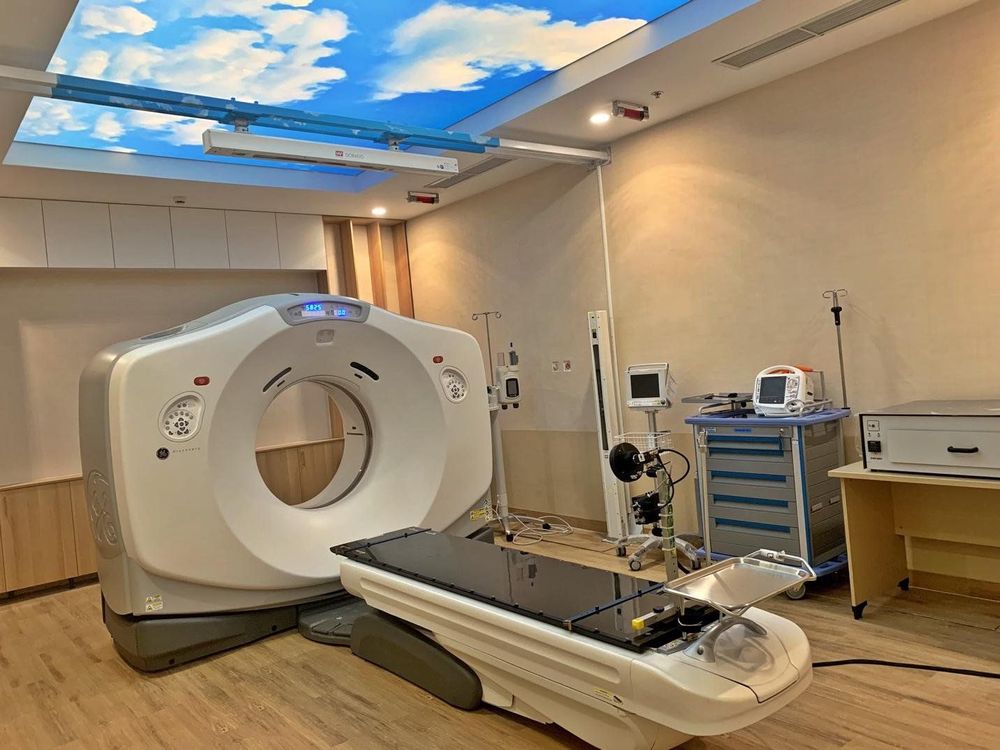 Bệnh viện Đa khoa Quốc tế Vinmec sở hữu hệ thống PET/CT 128 dãy hiện đại, cho hình ảnh chính xác và thời gian chụp ngắn hỗ trợ hiệu quả quy trình xạ trị.
