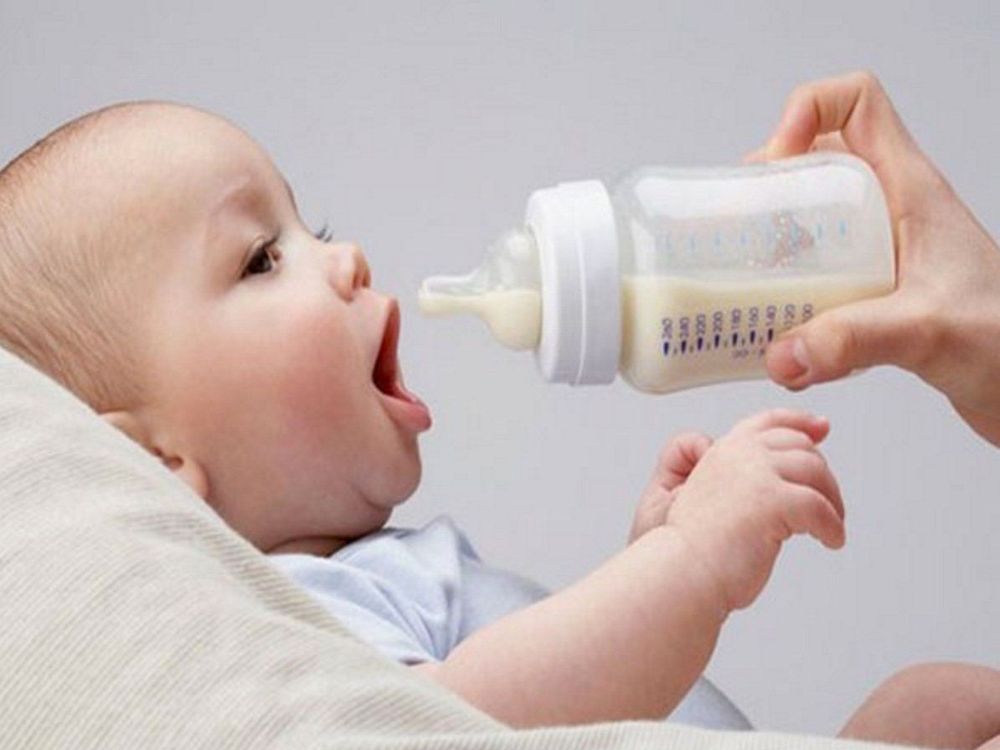 Để hạn chế nguy cơ mắc nhiễm khuẩn hô hấp cấp tính ở trẻ và phòng ngừa biến chứng nguy hiểm, cha mẹ cần chăm sóc, theo dõi trẻ chu đáo