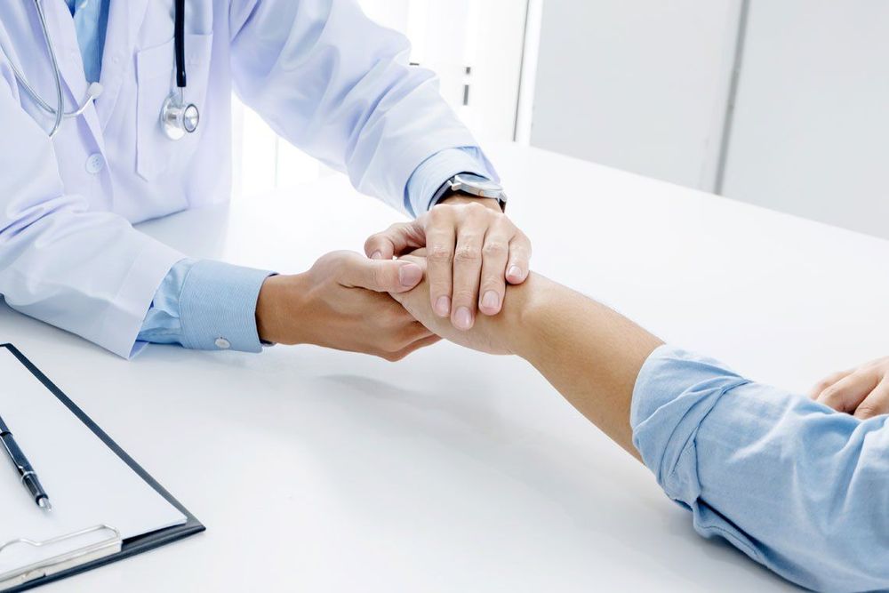 Nếu hay bị hồi hộp lo lắng, lo âu kéo dài do suy nhược thần kinh, bệnh nhân nên đi khám và tư vấn tại các bệnh viện tâm thần