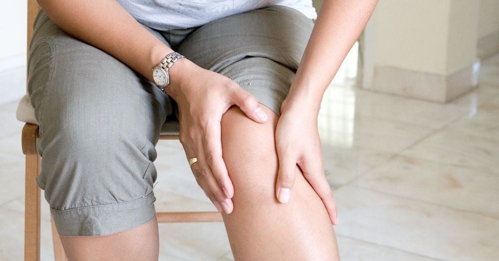 Một vài nhà khoa học cho rằng động tác và tư thế chạy đã gây nên vấn đề đau khớp gối