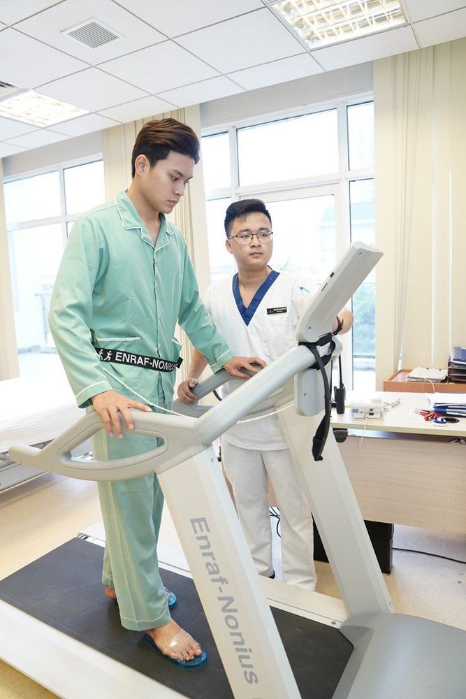 Sau phẫu thuật, bệnh nhân cần tập luyện dưới sự chỉ định của bác sĩ