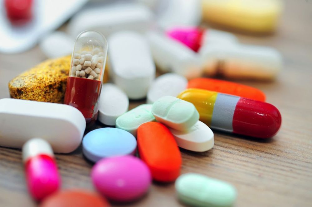 Sử dụng một số loại thuốc có thể gây tác dụng phụ co giật ở mắt