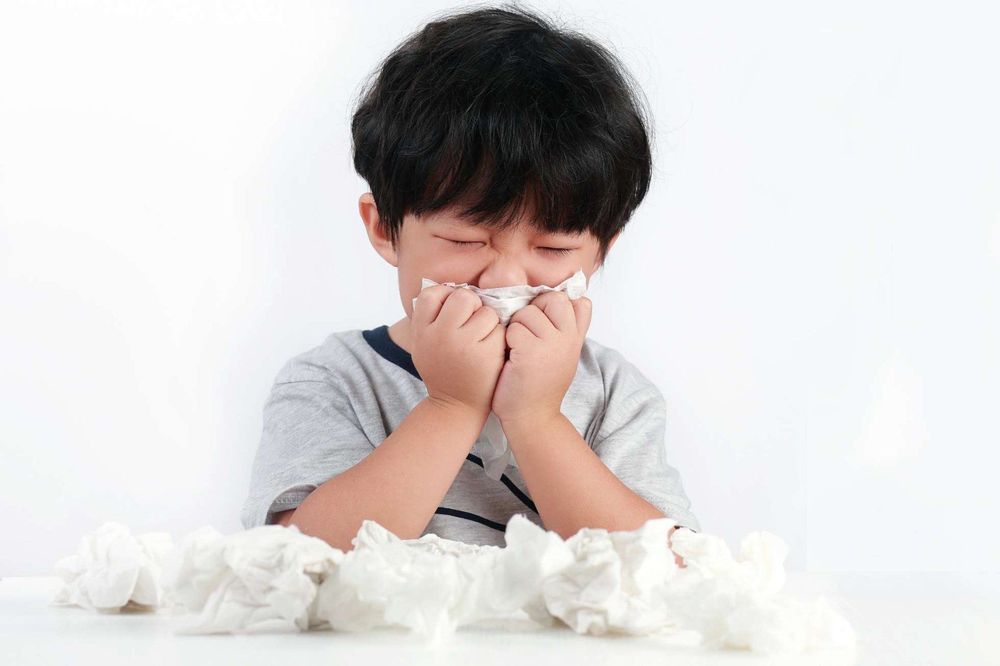 Trẻ ho kéo dài có thể kèm theo sổ mũi