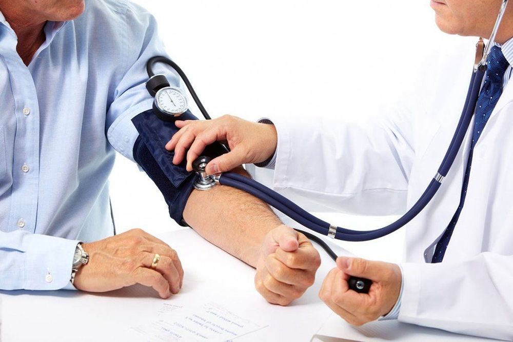 High blood pressure is one of the symptoms of glomerulonephritis.
