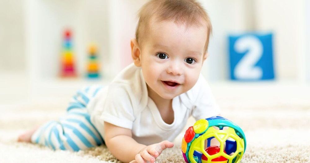 Mỉm cười là cử chỉ biểu lộ tình cảm thay cho lời nói mà bé muốn gửi tới bạn