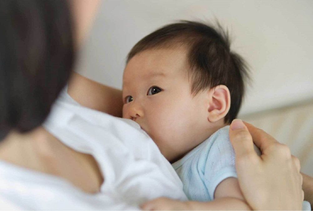 
Trẻ bú nhiều hơi có thể dẫn đến trào ngược dạ dày thực quản
