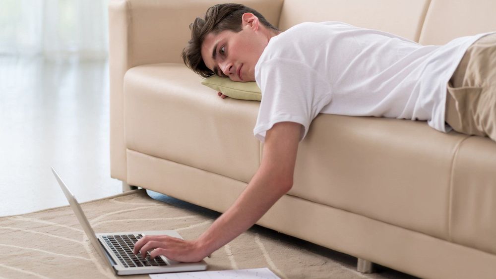 A sedentary lifestyle reduces the number of calories burned

