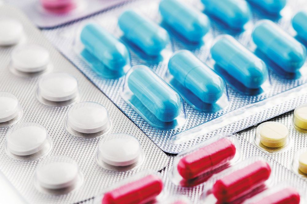 Loryna chứa hai hoạt chất chính là drospirenone và ethinyl estradiol, gồm 24 viên nén bao phim có hoạt tính và 4 viên giả dược.