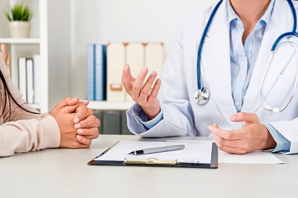 
Phẫu thuật hồi phục thành bụng sau mổ được bác sĩ chỉ định sau khi thăm khám

