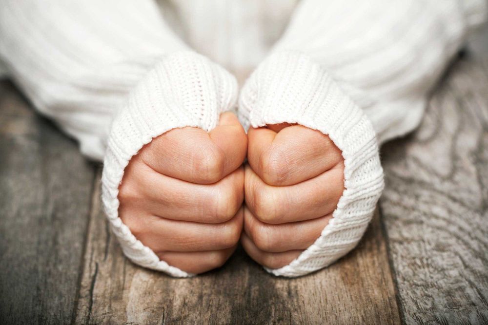 Thời tiết quá lạnh có thể là nguyên nhân của bệnh tê bì chân tay
