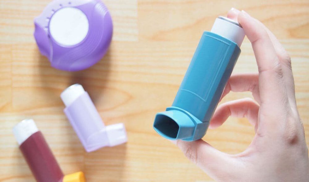 
Người bệnh hen suyễn có thể kiểm soát cơn hen bằng thuốc
