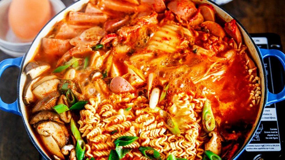 What should people with sinusitis avoid eating? The answer is spicy foods.