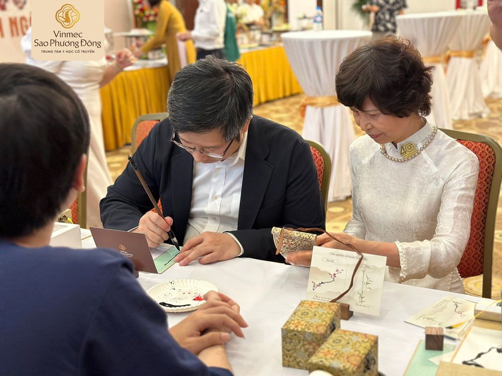 Trải nghiệm vẽ tranh thuỷ mặc tại Lễ kỷ niệm