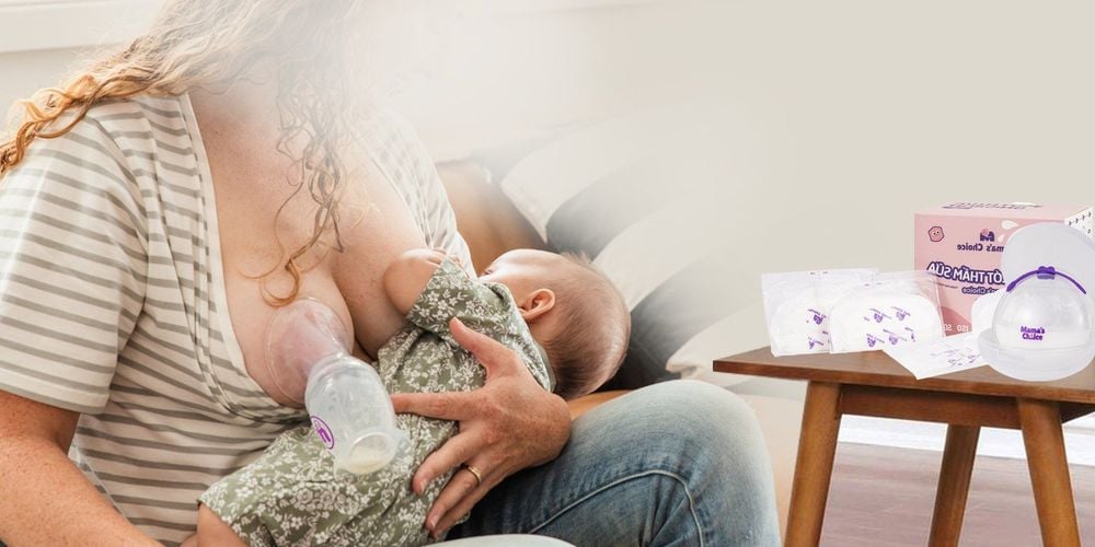 Mẹ vừa cho Bé bú vừa hứng được lượng sữa bên ngực còn lại