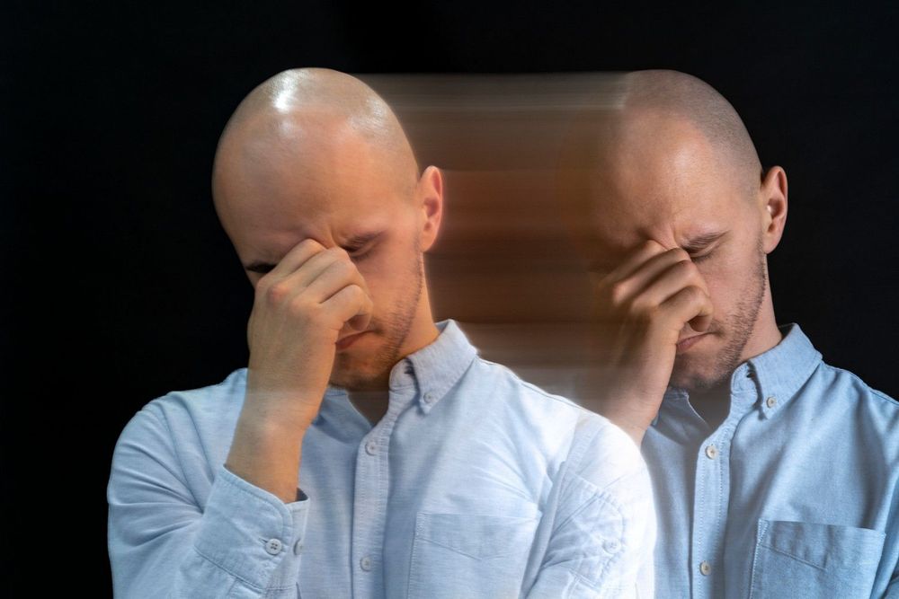 Many people with schizophrenia experience delusions and hallucinations, and face difficulties expressing themselves through language