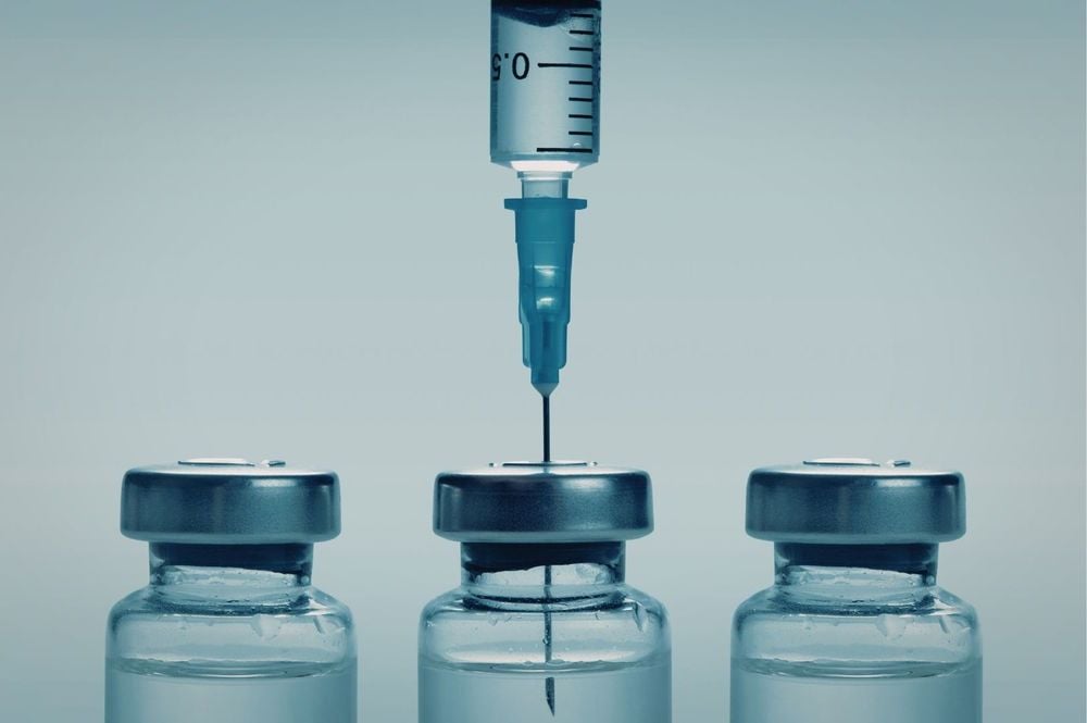 Do not self-administer injections into the injured joint to avoid further complications such as vessel dilation or severe swelling.