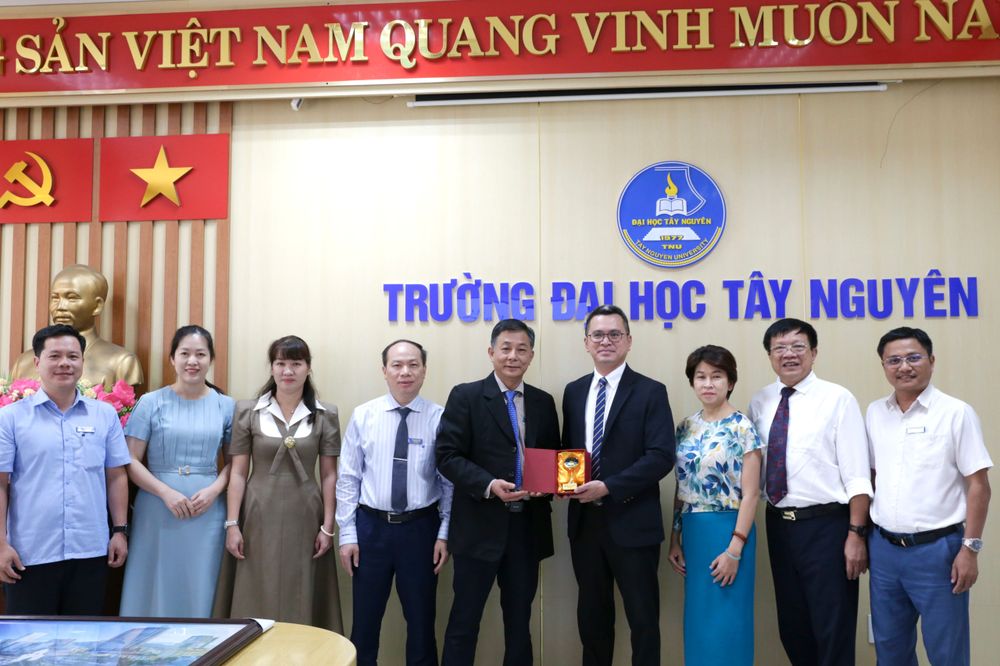 Vinmec Nha Trang bắt tay Đại học Tây Nguyên: Nâng cao y tế, phát triển nhân lực khu vực Tây Nguyên