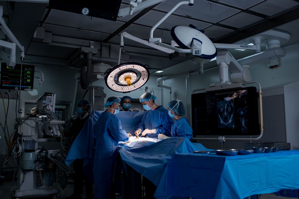 Một trong những lưu ý khi điều trị u nang buồng trứng là cần chú ý theo dõi sau phẫu thuật để đảm bảo không có biến chứng hoặc tái phát.