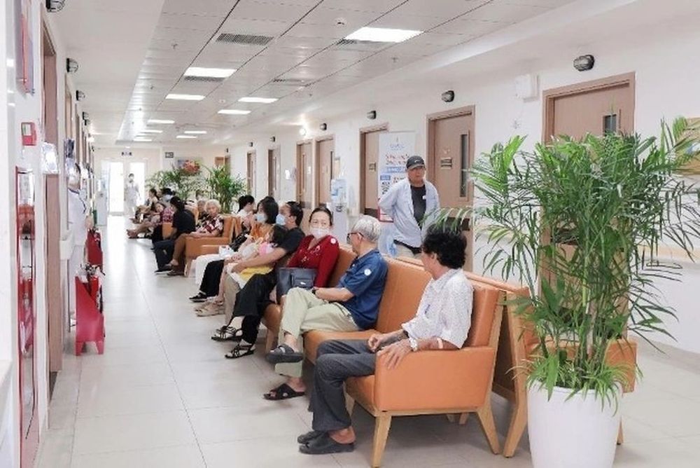 Nhiều người dân đến khám sức khỏe tổng quát tại chương trình Khám sức khỏe toàn dân 2026 của Vinmec Cần Thơ